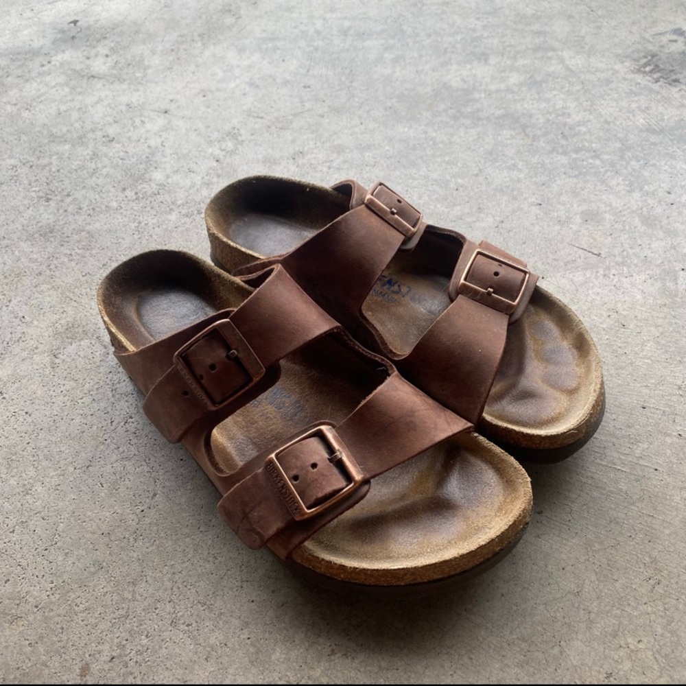 Brown Birkenstock Arizona Bermuda sandals 
Size 36 L5 M6